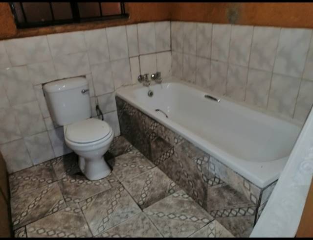 2 BEDROOM HOUSE FOR SALE IN SEBOKENG ZONE 19